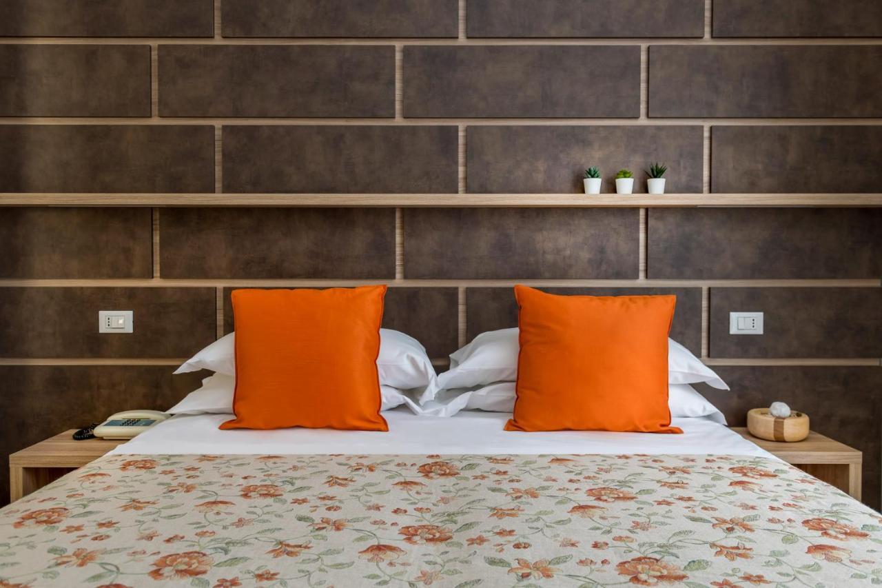 Hotel Rondinella E Viola リミニ エクステリア 写真