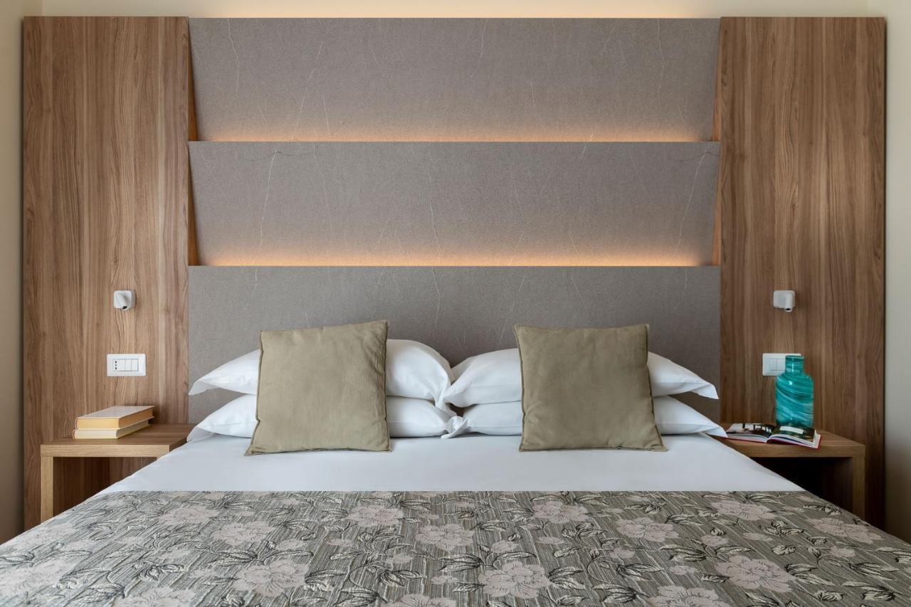 Hotel Rondinella E Viola リミニ エクステリア 写真
