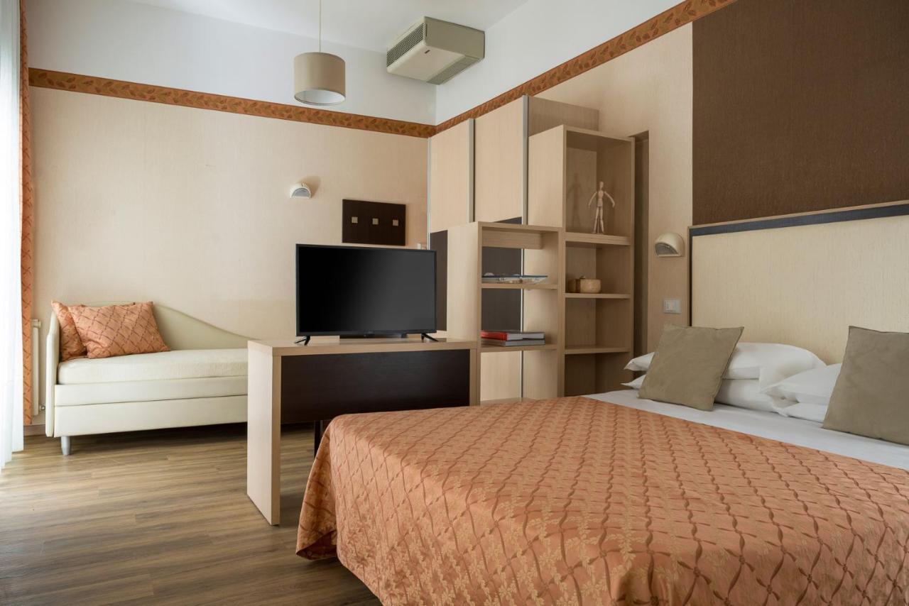 Hotel Rondinella E Viola リミニ エクステリア 写真