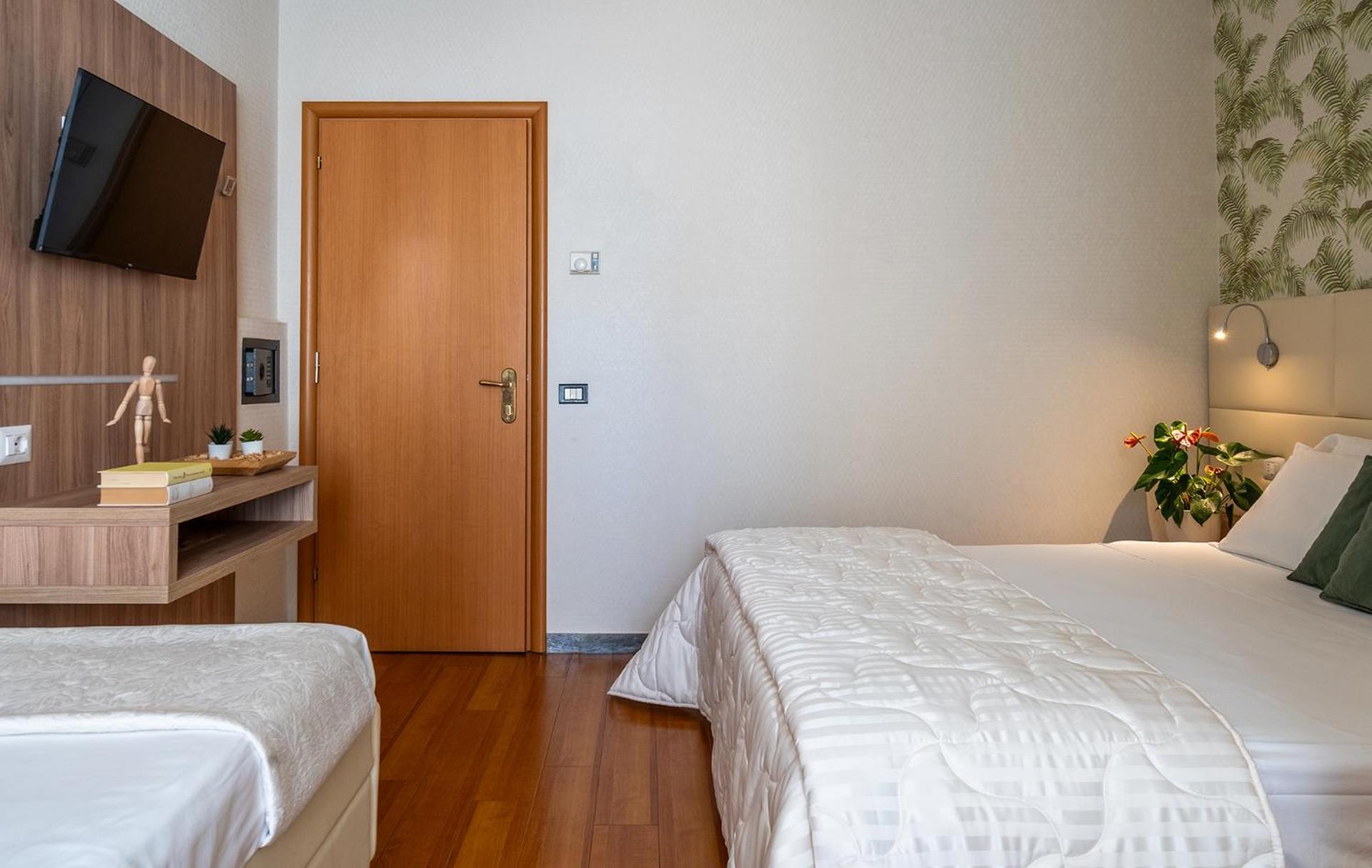 Hotel Rondinella E Viola リミニ エクステリア 写真